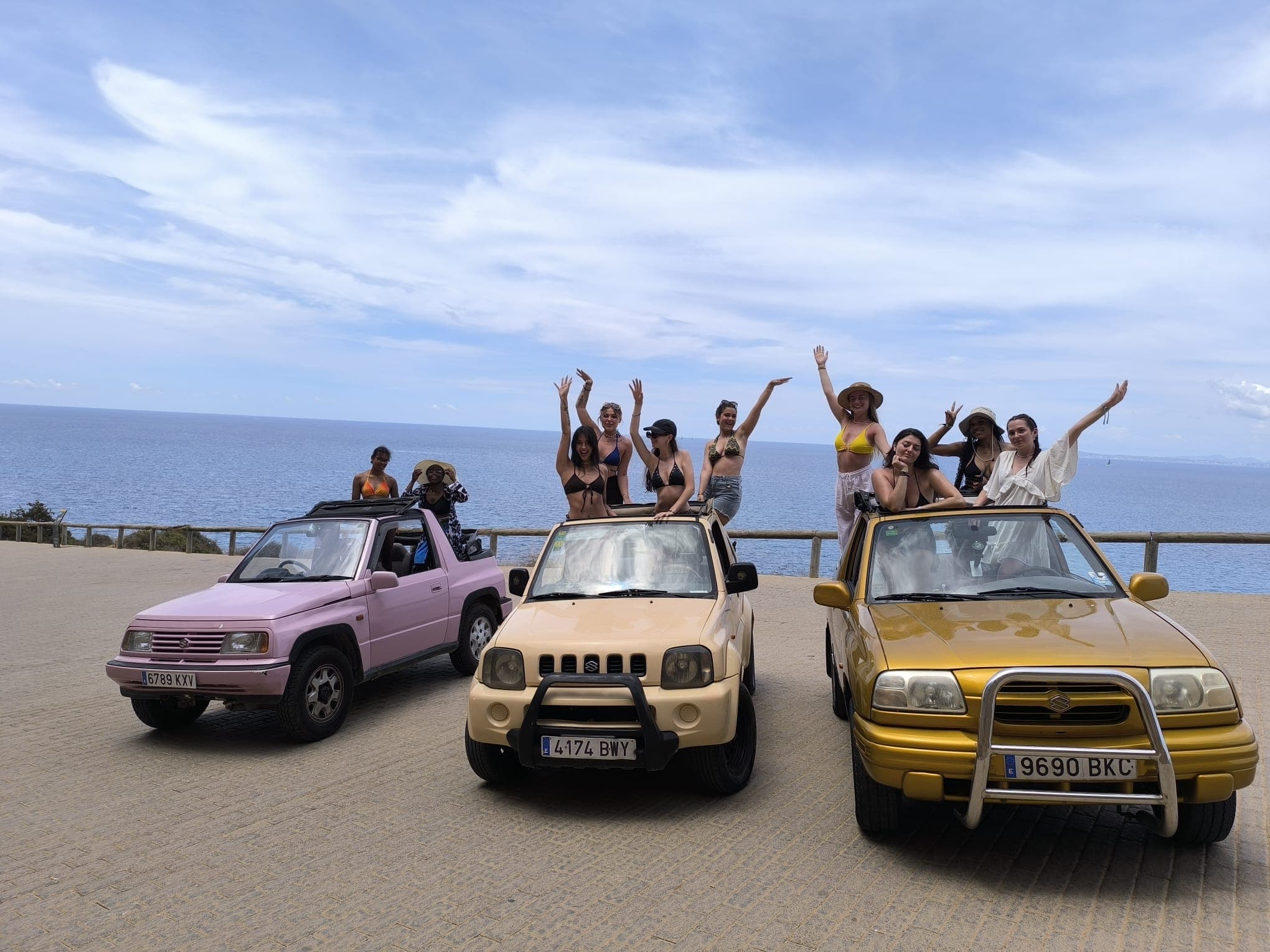 Groupe en buggy sur la plage de Majorque — excursions Ouhlala